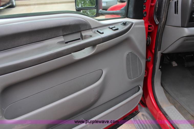 image for item I5855 2004 Ford F550 Super Duty XLT flatbed truck