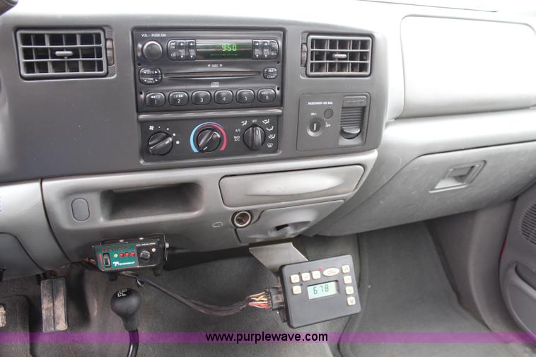 image for item I5855 2004 Ford F550 Super Duty XLT flatbed truck