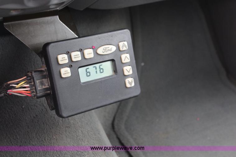 image for item I5855 2004 Ford F550 Super Duty XLT flatbed truck