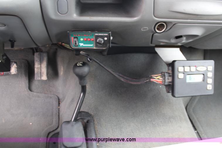 image for item I5855 2004 Ford F550 Super Duty XLT flatbed truck