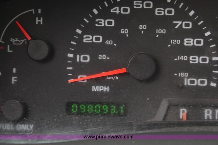 image for item I5855 2004 Ford F550 Super Duty XLT flatbed truck