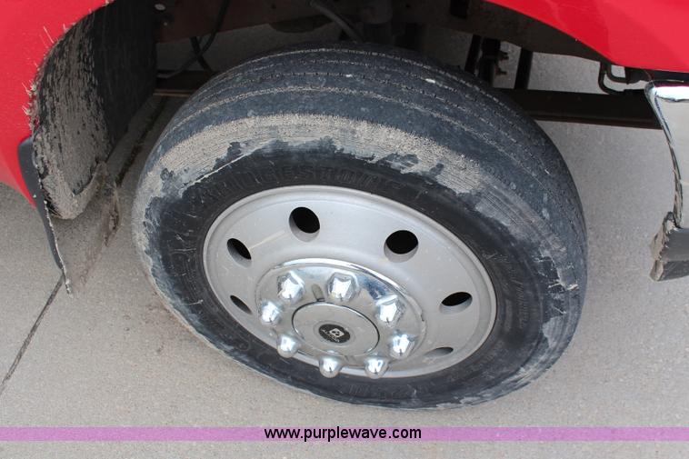 image for item I5855 2004 Ford F550 Super Duty XLT flatbed truck