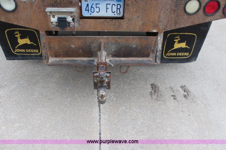 image for item I5855 2004 Ford F550 Super Duty XLT flatbed truck