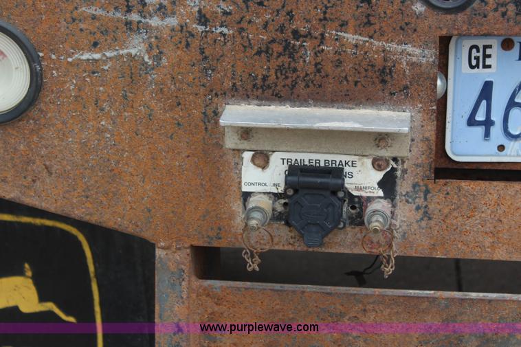 image for item I5855 2004 Ford F550 Super Duty XLT flatbed truck