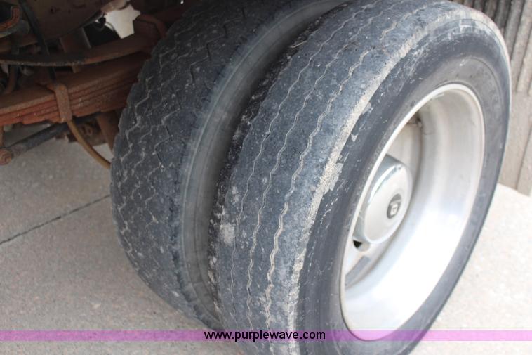 image for item I5855 2004 Ford F550 Super Duty XLT flatbed truck