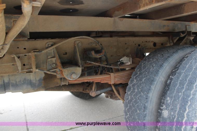 image for item I5855 2004 Ford F550 Super Duty XLT flatbed truck