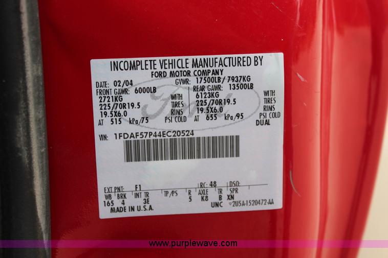 image for item I5855 2004 Ford F550 Super Duty XLT flatbed truck