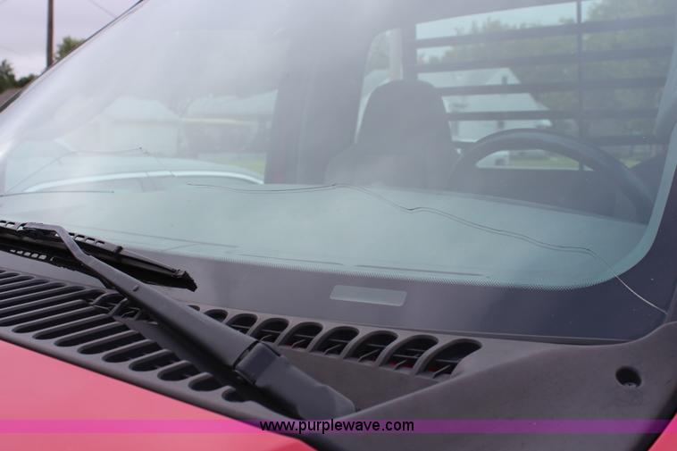 image for item I5855 2004 Ford F550 Super Duty XLT flatbed truck