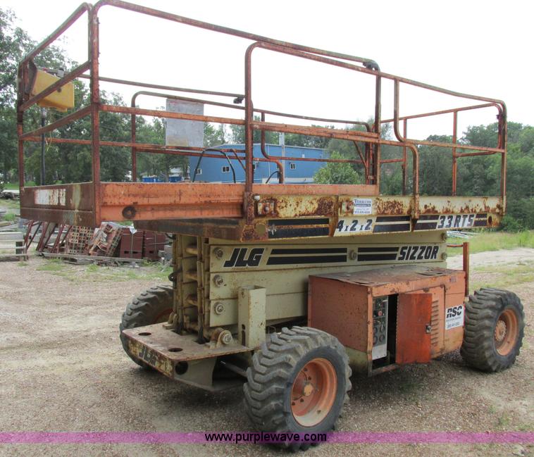 image for item I8950 1996 JLG 33RTS scissor lift