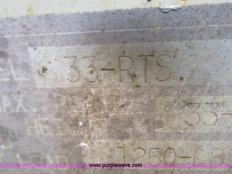 image for item I8950 1996 JLG 33RTS scissor lift