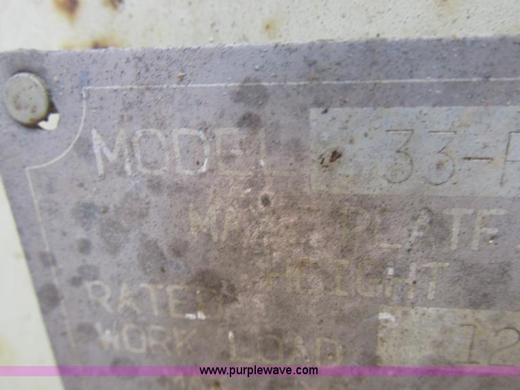 image for item I8950 1996 JLG 33RTS scissor lift