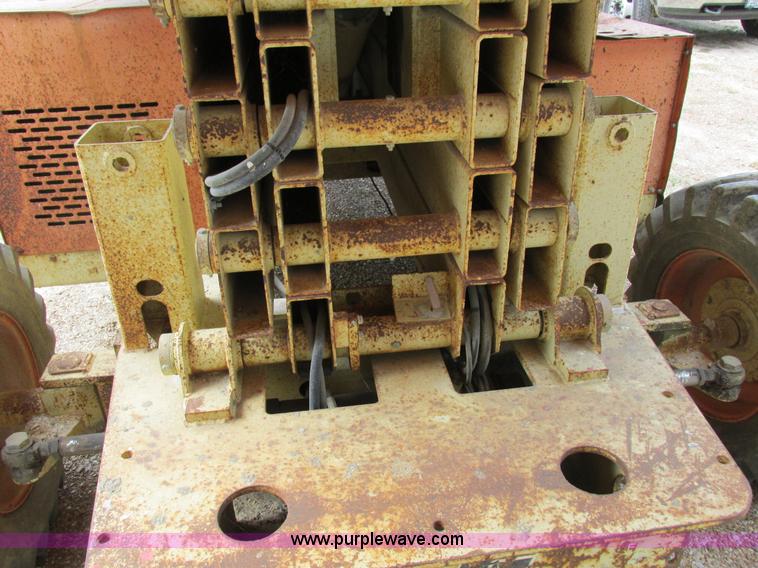 image for item I8950 1996 JLG 33RTS scissor lift