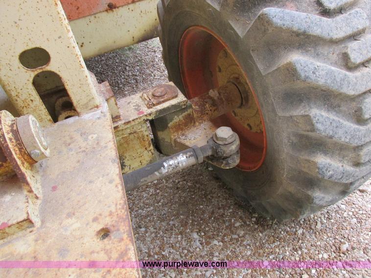 image for item I8950 1996 JLG 33RTS scissor lift