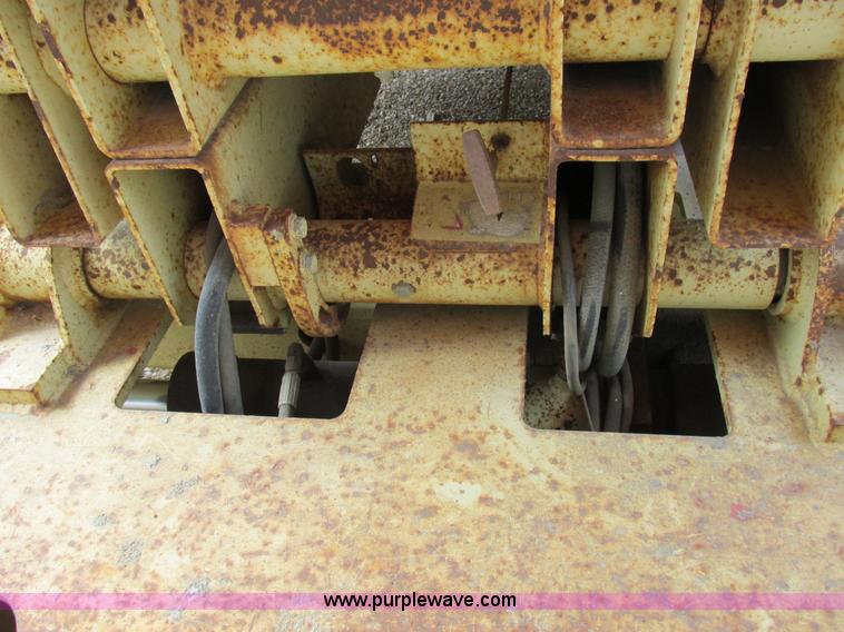 image for item I8950 1996 JLG 33RTS scissor lift