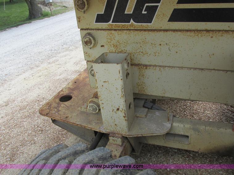image for item I8950 1996 JLG 33RTS scissor lift