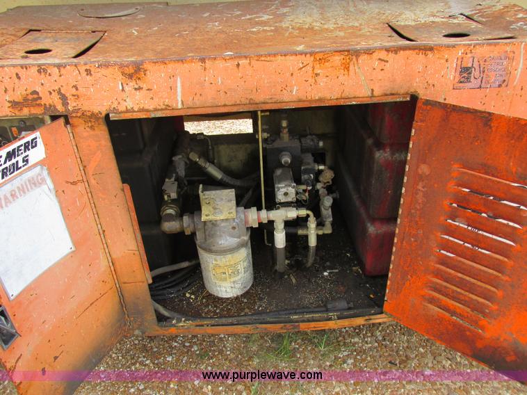 image for item I8950 1996 JLG 33RTS scissor lift