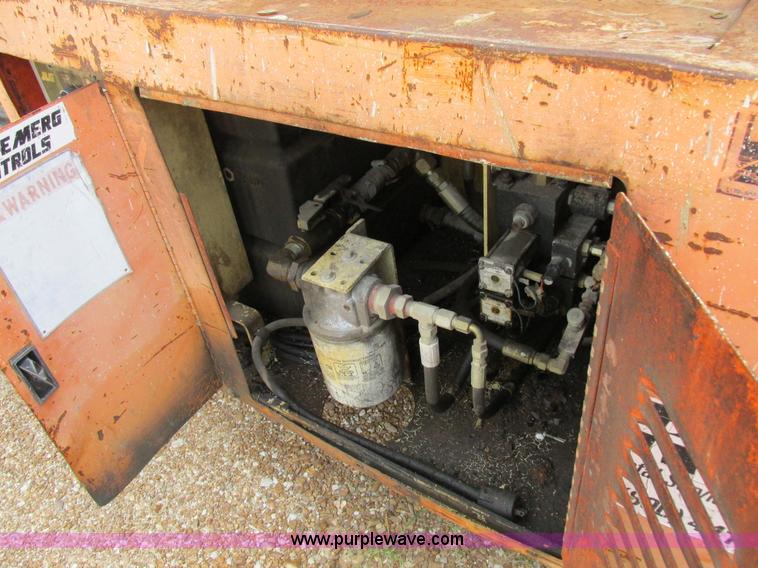 image for item I8950 1996 JLG 33RTS scissor lift