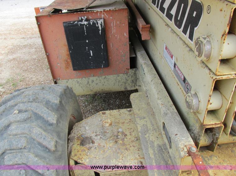 image for item I8950 1996 JLG 33RTS scissor lift