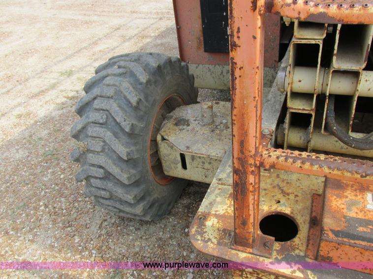 image for item I8950 1996 JLG 33RTS scissor lift