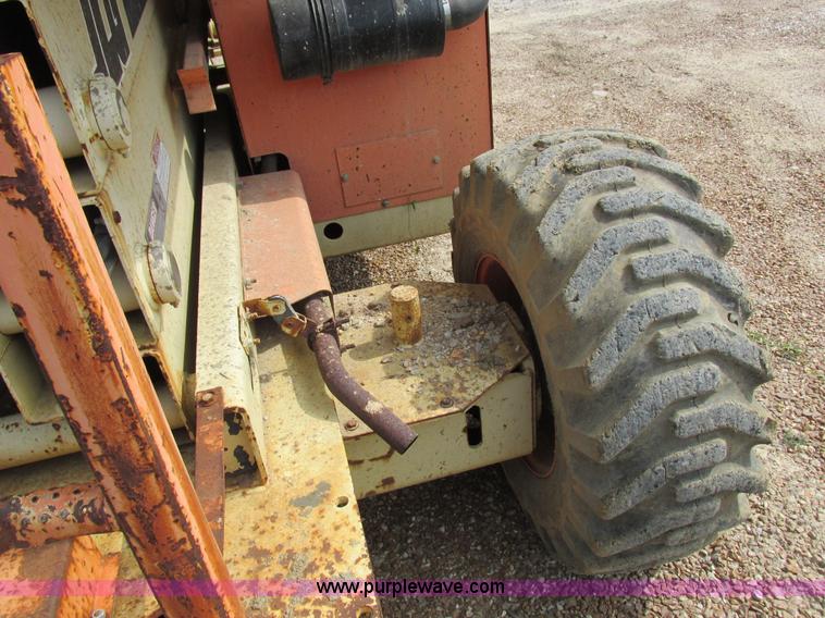 image for item I8950 1996 JLG 33RTS scissor lift