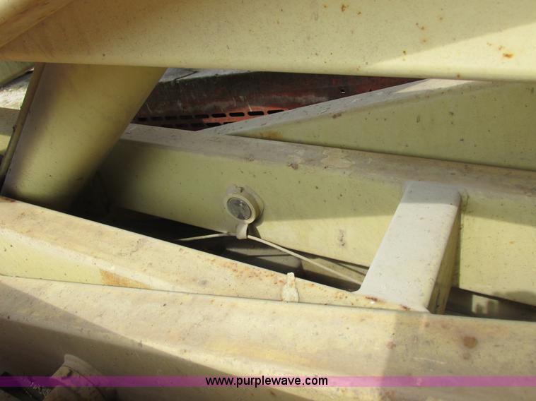 image for item I8950 1996 JLG 33RTS scissor lift