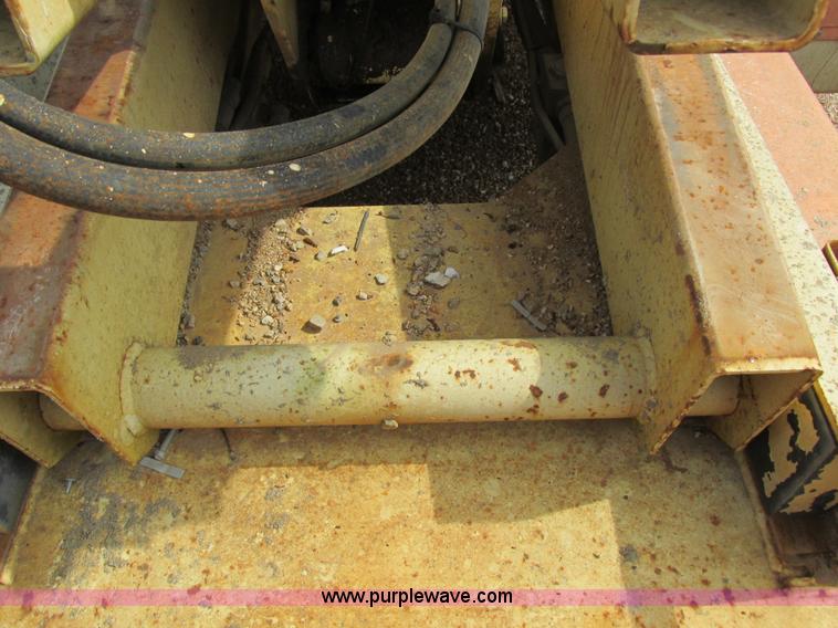 image for item I8950 1996 JLG 33RTS scissor lift