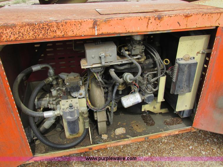 image for item I8950 1996 JLG 33RTS scissor lift