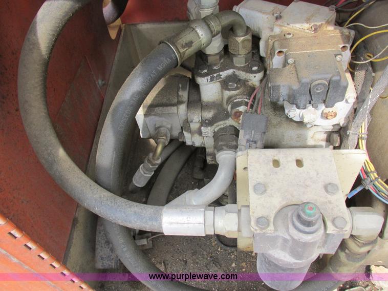 image for item I8950 1996 JLG 33RTS scissor lift