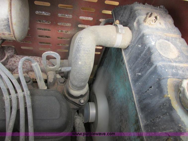 image for item I8950 1996 JLG 33RTS scissor lift