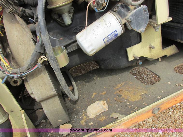 image for item I8950 1996 JLG 33RTS scissor lift