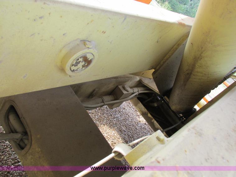 image for item I8950 1996 JLG 33RTS scissor lift