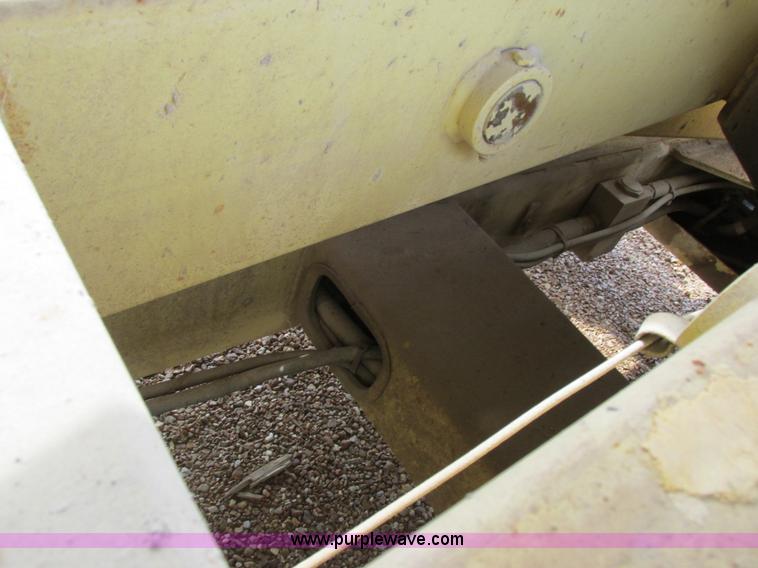 image for item I8950 1996 JLG 33RTS scissor lift