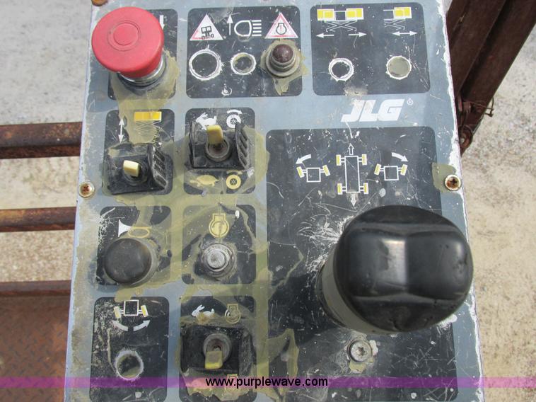 image for item I8950 1996 JLG 33RTS scissor lift