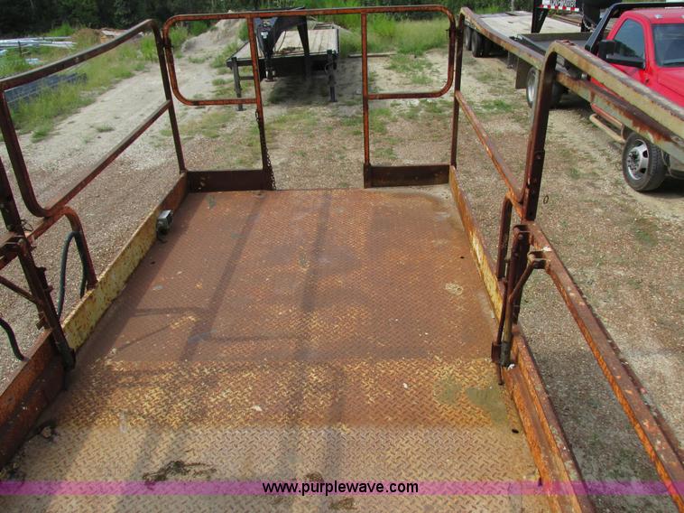 image for item I8950 1996 JLG 33RTS scissor lift