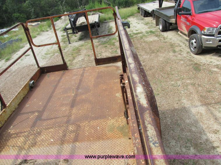 image for item I8950 1996 JLG 33RTS scissor lift