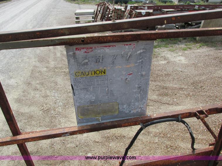 image for item I8950 1996 JLG 33RTS scissor lift