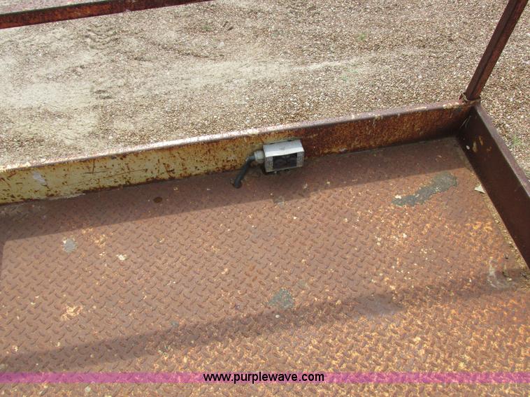 image for item I8950 1996 JLG 33RTS scissor lift