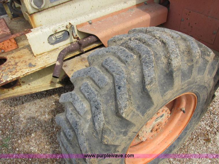 image for item I8950 1996 JLG 33RTS scissor lift