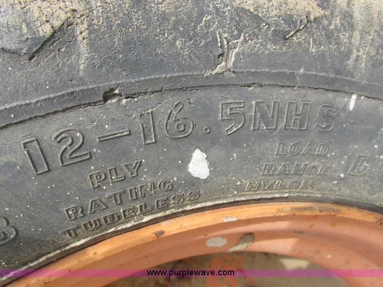 image for item I8950 1996 JLG 33RTS scissor lift