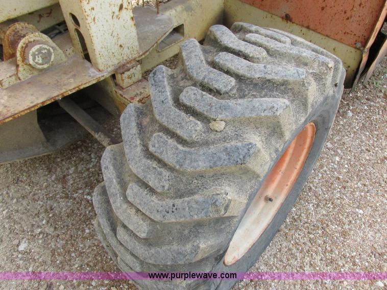 image for item I8950 1996 JLG 33RTS scissor lift