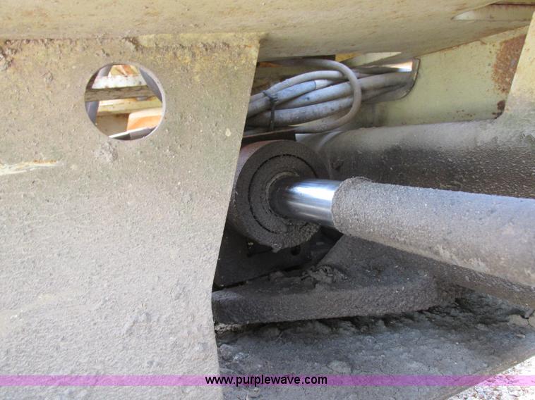 image for item I8950 1996 JLG 33RTS scissor lift