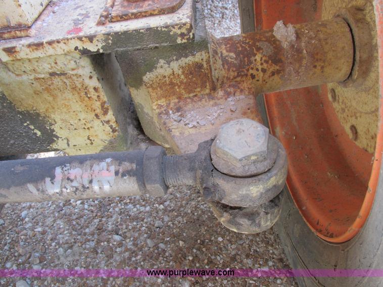 image for item I8950 1996 JLG 33RTS scissor lift