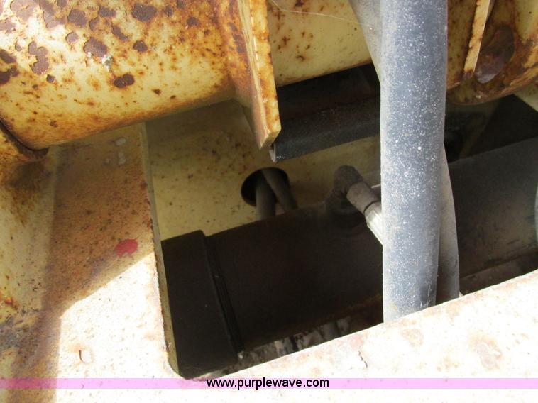 image for item I8950 1996 JLG 33RTS scissor lift