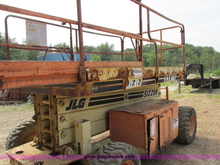 image for item I8950 1996 JLG 33RTS scissor lift