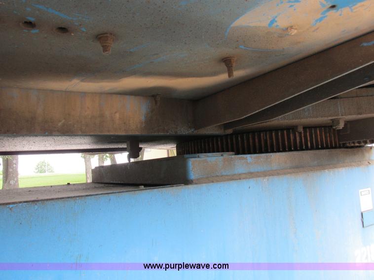 image for item I8951 1997 Genie S60 boom lift