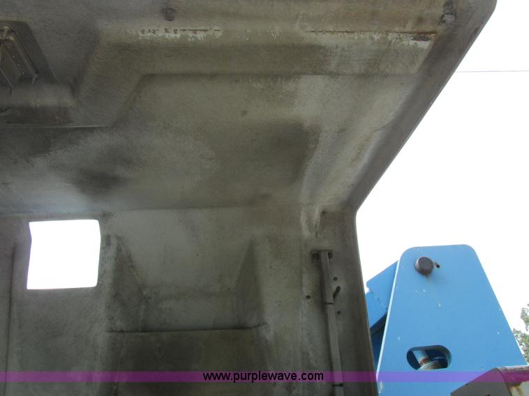 image for item I8951 1997 Genie S60 boom lift