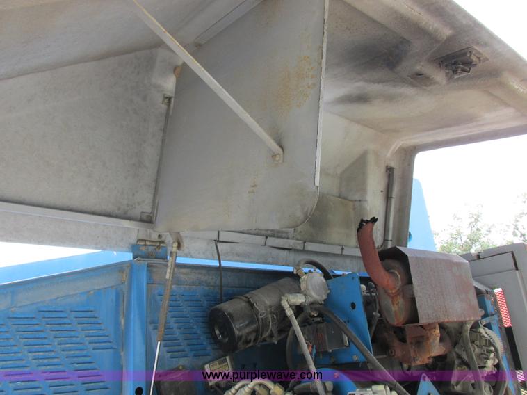 image for item I8951 1997 Genie S60 boom lift