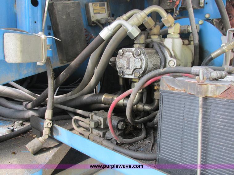 image for item I8951 1997 Genie S60 boom lift