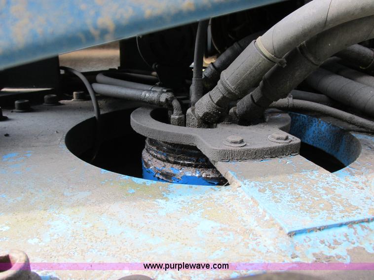 image for item I8951 1997 Genie S60 boom lift