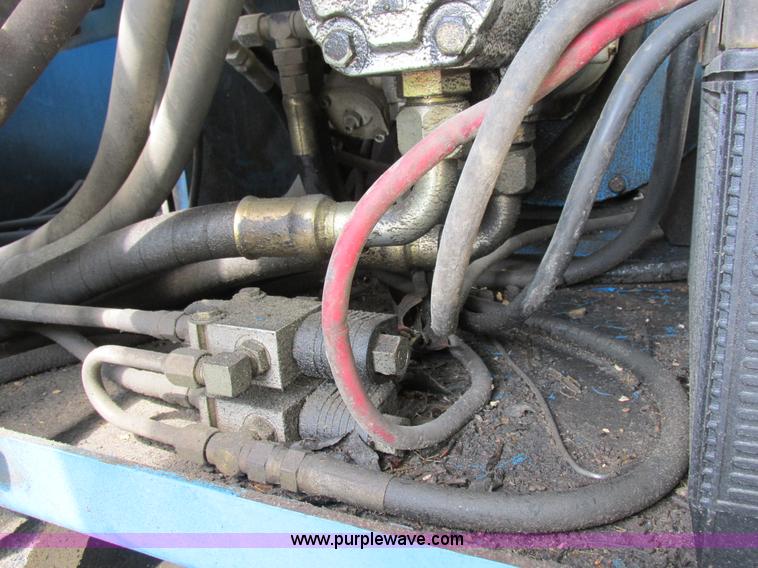 image for item I8951 1997 Genie S60 boom lift